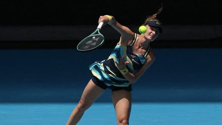 A furnizat surpriza la Australian Open 2024 și s-a descălțat pe teren. Câștigătoarea de la Wimbledon, eliminată în primul tur