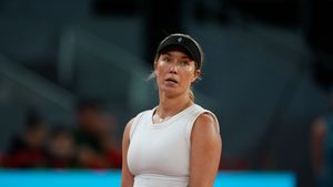 Reacție incredibilă a „veteranei” Danielle Collins când a văzut cum s-a îmbrăcat tânăra Coco Gauff pentru o întâlnire!