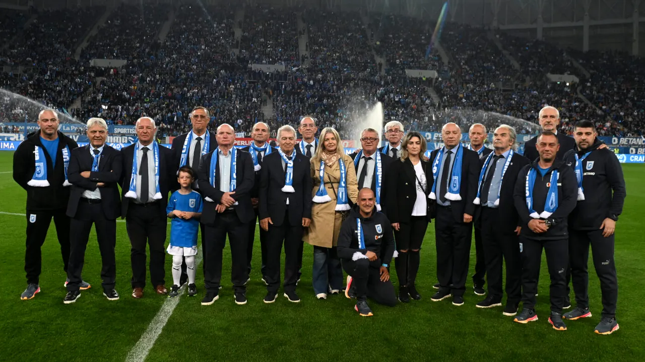 Imagini de colecție înainte de Universitatea Craiova - FCSB! Legendele din Bănie s-au îmbrăcat la costum și au celebrat 40 de ani de la semifinala cu Benfica din Cupa UEFA | GALERIE FOTO