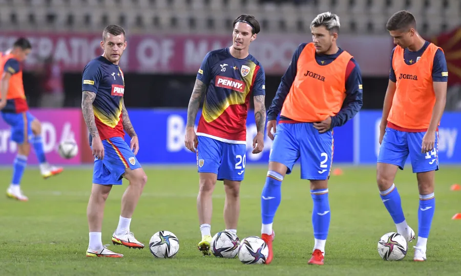 Dennis Man și Alexandru Cicâldău sunt de câțiva ani jucători de bază la echipa națională a României. Sursă foto: Sport Pictures