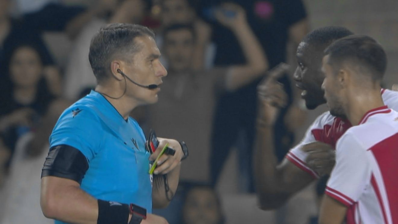 Istvan Kovacs, ce nebunie de meci în Liga Campionilor! A dat două cartonaşe roşii aceleiaşi echipe în prelungiri şi a urmat dezastrul