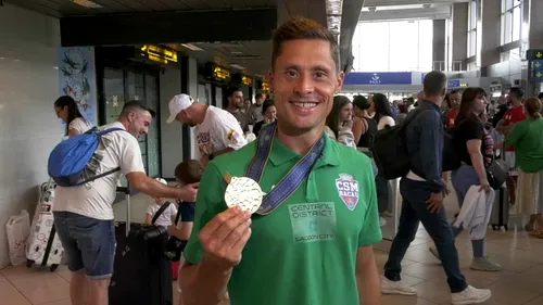 Constantin Popovici a câștigat mediala de aur pentru delegația României la Campionatele Mondiale 2023 de nataţie, însă nimeni din partea Federației de Pentatlon nu l-a așteptat la aeroport