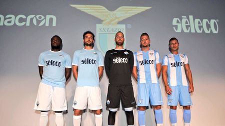 Lazio s-a "gătit" pentru sezonul 2017-2018. A prezentat oficial noile echipamente. Radu Ștefan: "Tricourile au o istorie în spate. Purtându-le, avem o presiune, care ne obligă să câștigăm"