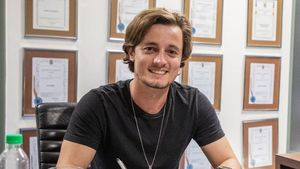 INTERVIU | Brazilianul Gustavo și-a prelungit contractul cu Craiova până în 2023: „Am luat Cupa cu Mitriță și Băluță, sper să iau titlul cu Mihăilă și Koljic! Voi cânta la chitară pentru fani dacă va fi așa!”