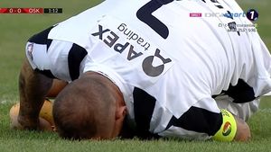 Emoții la națională! Denis Alibec a acuzat o accidentare în minutul 2 al meciului cu Sepsi! Ce s-a întâmplat cu atacantul Astrei | FOTO