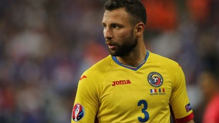 Momente dificile pentru Răzvan Raț! Părinții fostului căpitan al României, infectați cu COVID-19. Sunt internați într-un spital din București