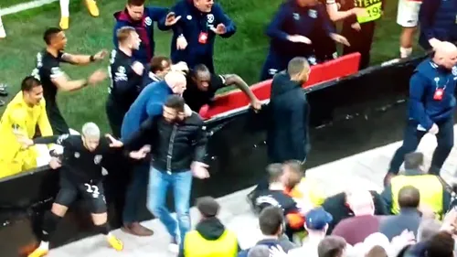 Scene absolut ireale în Alkmaar - West Ham United! Jucătorii „ciocănarilor” au sărit la bătaie cu stewarzii olandezi, după ce rudele lor au fost agresate în tribune de fanii lui AZ! | VIDEO