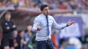 Cât de bine cunosc selecționerii României imnul național: "Nu am avut timp să îl învățăm pe de rost, dar am învățat ceea ce e important" și "Nu știam decât prima strofă". Mărturisirile lui Contra și Rădoi