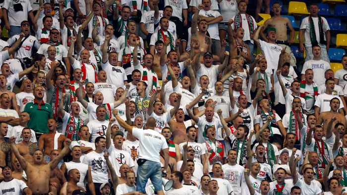 Polonezii sunt revoltați și cer intervenția UEFA, după Steaua - Legia: "Observatorul meciului a notat totul!" Un deputat polonez, stropit cu bere