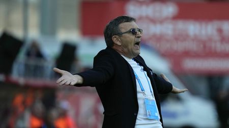 Eugen Neagoe a luat foc la interviu după U Cluj - Gloria Buzău 2-1, partidă în care oaspeții au pierdut după un penalty în prelungiri: „E vrăjeală pentru fraieri, nu pentru mine! Am tâmpit și am îmbătrânit degeaba în fotbal”