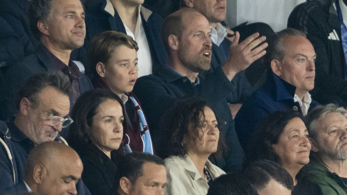 Prinții William şi George au uitat de manierele regale şi s-au purtat ca doi veritabili ultraşi la meciul Aston Villa - PSG