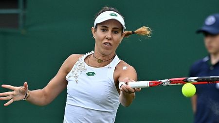 Fabulos! Mihaela Buzărnescu a sfidat tradiția la Wimbledon: „O lăsați să joace în acel maiou?" Ce echipament excentric a purtat în meciul cu Venus Williams | FOTO