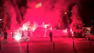 Crește tensiunea derby-ului Rapid - Petrolul! Bannerul afișat chiar pe Podul Grant de către ultrașii prahoveni | FOTO