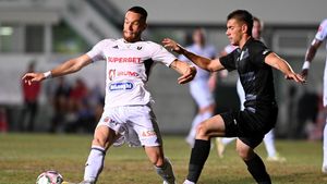 Semnal de alarmă după accidentarea lui Lorand Fulop în U Cluj - CFR Cluj: „Nu ai cum să intri pe teren vreodată așa!”