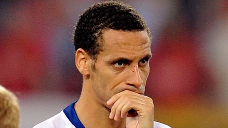 DE NECREZUT:** Fanii i-au urat lui Ferdinand "să ardă pe rug" după ce a refuzat convocarea la națională! Ce riscă englezii după noul caz de rasism și reacția fundașului: "WOW" 