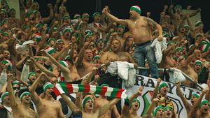 Fanii Legiei Varșovia și-au bătut joc de un simbol național al românilor!** Mesajul violent afișat de polonezi