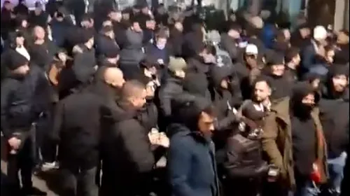 Nebunie în Bănie înainte de Universitatea – FC U! Suporterii, încinși la maxim pe străzile din Craiova | VIDEO