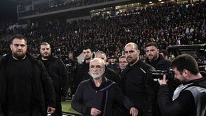 "L-am anunțat pe ministrul de la externe". Patronul lui PAOK, reacție foarte dură la finalul meciului care l-a adus aproape de grupele Ligii. FOTO | Fundașul Khacheridi a mers și mai departe