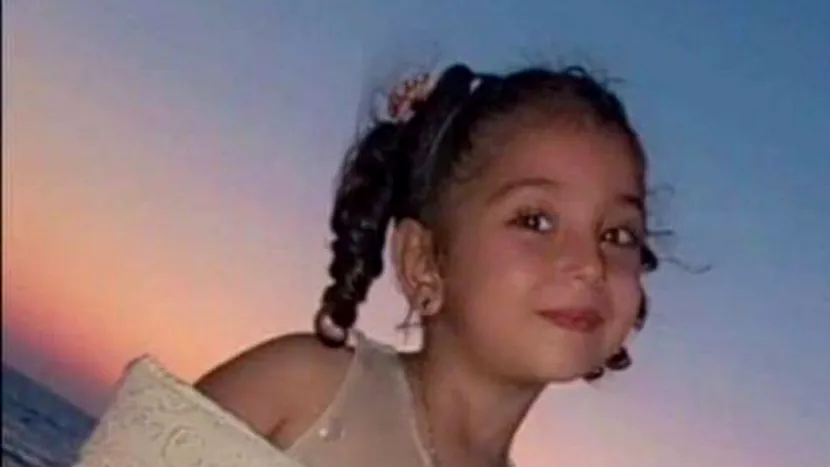 O fetiță de 4 ani a murit de sete pe o barcă de migranți. Inima noastră este în cenușă. Timp de 10 zile nimeni nu a vrut să-i salveze familia