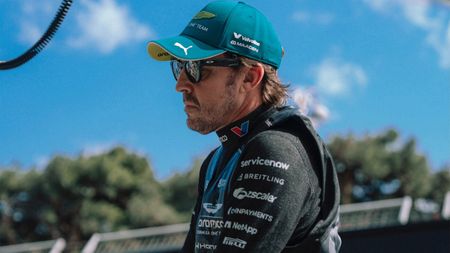 Fernando Alonso, surprins la volanul unei Dacia!