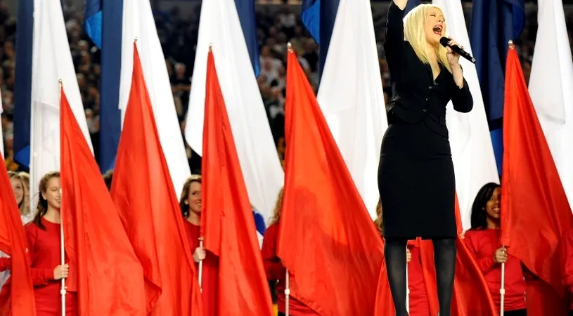 Video** Christina Aguilera s-a făcut de râs la Super Bowl: a uitat imnul SUA!