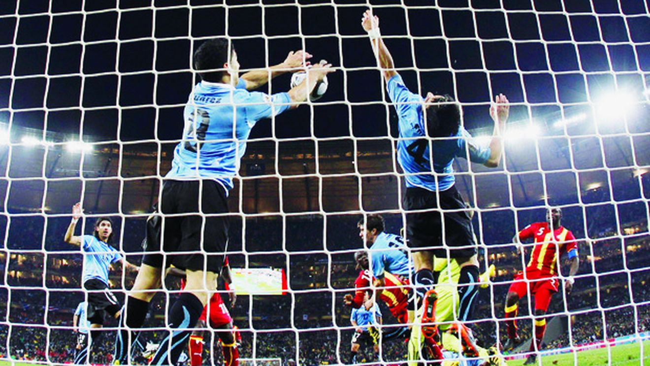 Suarez, erou sau trișor?