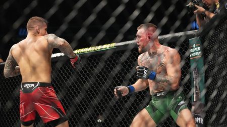 Conor McGregor, accidentat grav la piciorul stâng! A părăsit ringul din Las Vegas pe targă | VIDEO