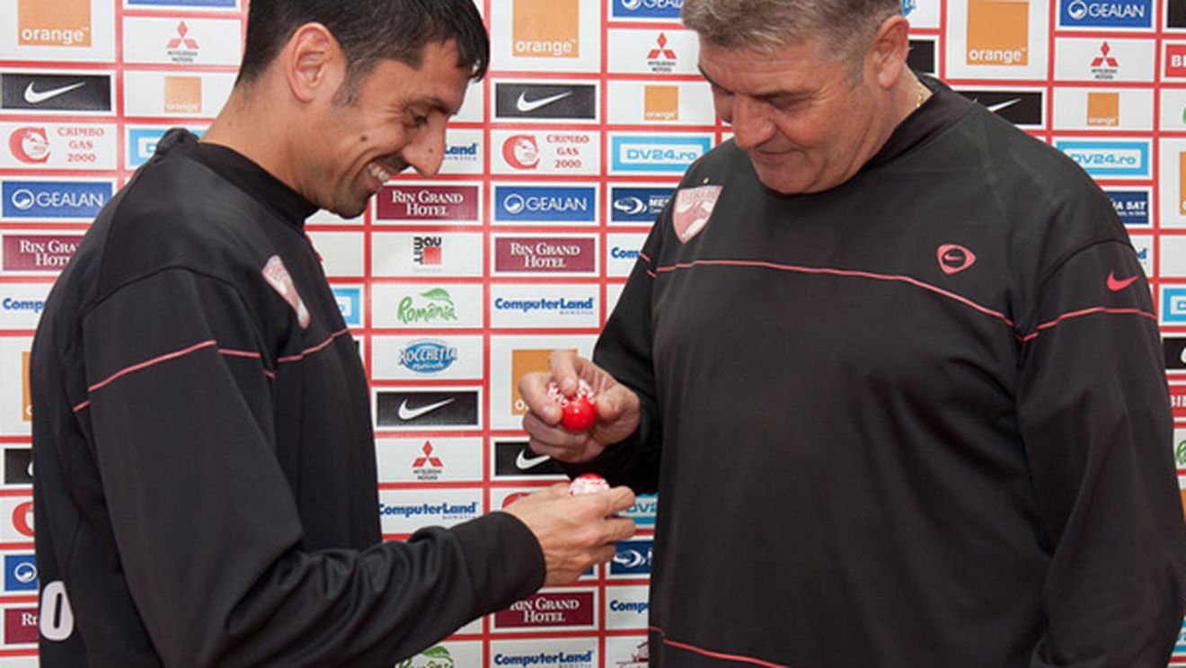 "Câinii" se pregătesc pentru derby ciocnind ouă alb-roșii!** "Vrem să le facem cadou fanilor o victorie în Ghencea"