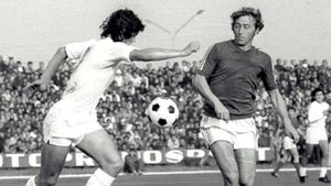 Istoria numărului de echipe în primul eșalon al fotbalului românesc. Am început cu 14, am avut și 12 dar și 20 de formații în prima divizie. Care a fost cel mai bun model