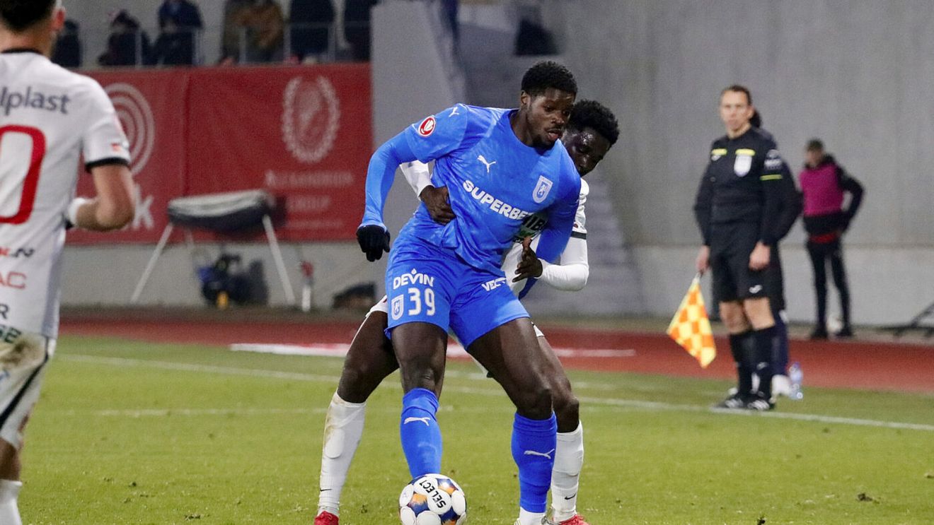 Nsimba prinde transferul carierei! Arabii și chinezii au început licitația pentru atacantul Craiovei