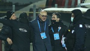 Leo Grozavu, depistat pozitiv cu COVID-19! Lipsește de pe bancă la meciul Universitatea Craiova - Sepsi Sfântu Gheorghe