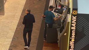 Jerry Gane trăiește pe picior mare: în timp ce cluburile din Superliga au restanțe salariale de luni de zile, secundul lui Edi Iordănescu scoate mii de euro de la bancomat! | FOTO & VIDEO EXCLUSIV