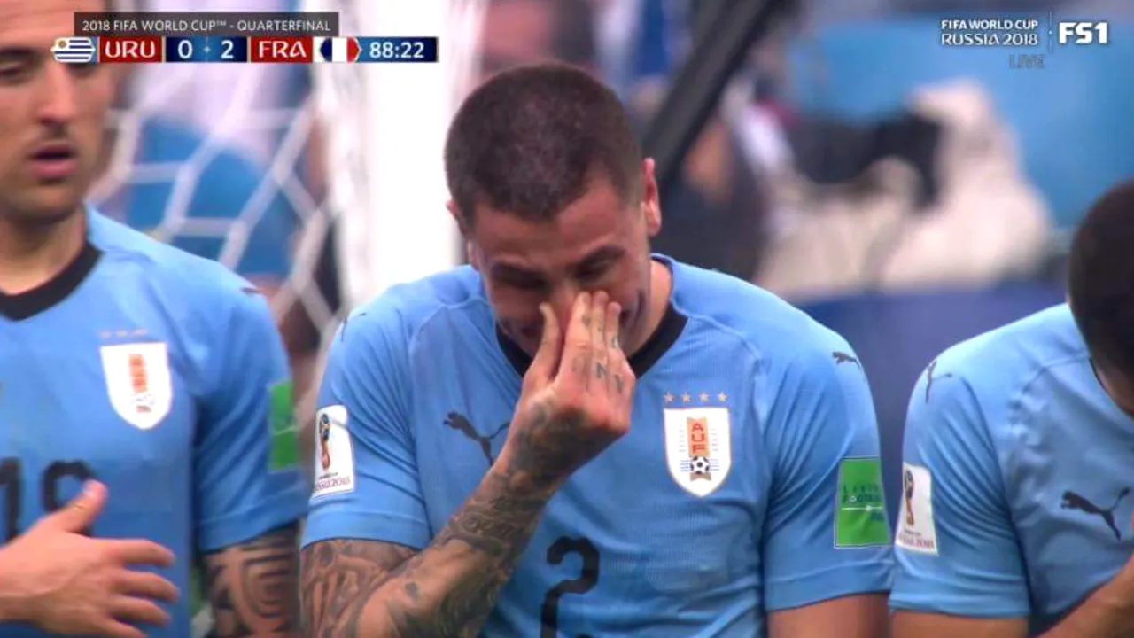 Imaginile neputinței. Ce a putut face un fotbalist din naționala Uruguayului înainte de finalul meciului cu Franța | VIDEO