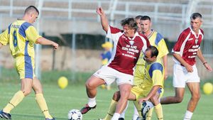 Fanii sărbătoresc 91 de ani de la înființarea clubului Rapid prin reeditarea finalei Cupei României cu Petrolul din 1995