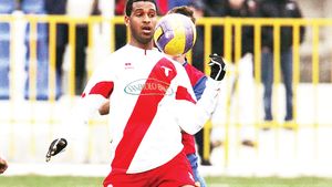 Edson, titular cu Farul