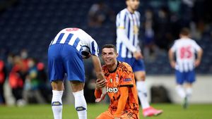 Cristiano Ronaldo, greșeala uriașă la golul care a eliminat-o pe Juventus din Champions League! Fanii au răbufnit | VIDEO