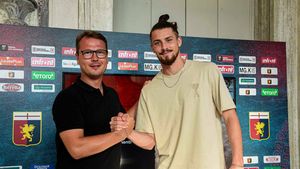 S-au aflat cifrele oficiale în transferul lui Radu Drăgușin. Cât a plătit Genoa pentru a îl aduce pe român de la Juventus