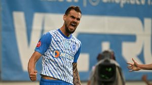 „Transfer făcut la disperare! Craiova a vrut să scape de el, FCSB n-a vrut să-l semneze şi Rapid l-a luat de bun". Afacerea Koljic, făcută praf