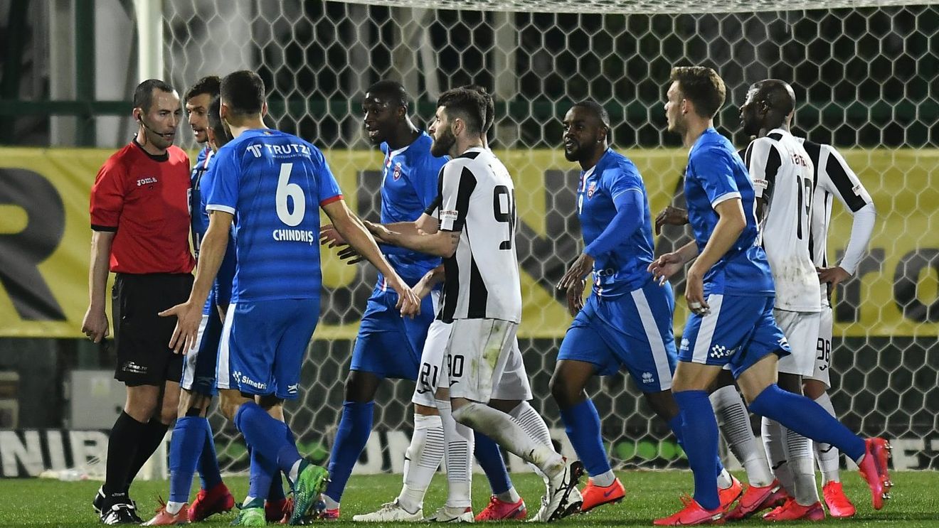 O echipă din play-off-ul Ligii 1 a rămas fără doi jucători de bază înainte de reluarea campionatului. „Îmi vine să plâng!”