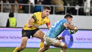 Cel mai tânăr jucător din naționala de rugby recunoaște cu durere de ce se lasă mulți colegi în acest sport: „Când îmi aduc aminte că ne plăcea foarte mult și ce frumos ne jucam. Mulți dintre ei nu au văzut o perspectivă”. VIDEO EXCLUSIV