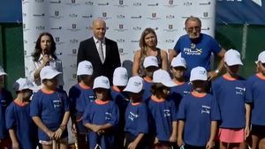 Două terenuri de tenis, inaugurate astăzi în București. Halep, prezentă la eveniment: "Sper ca acești micuți să devină mari campioni în viitor"