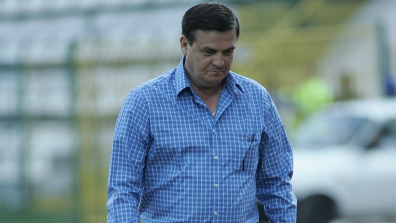 Condescu: "Îl vrem pe Hagi!"** Sandu: "Or să vadă ei!"