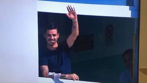 Adrian Stoian rămâne suporter de lux în finalul sezonului în Serie A. Se află în continuare în spital. Doctorul atacantului: "Starea lui e mai bună, dar va urma o perioadă de convalescență"  