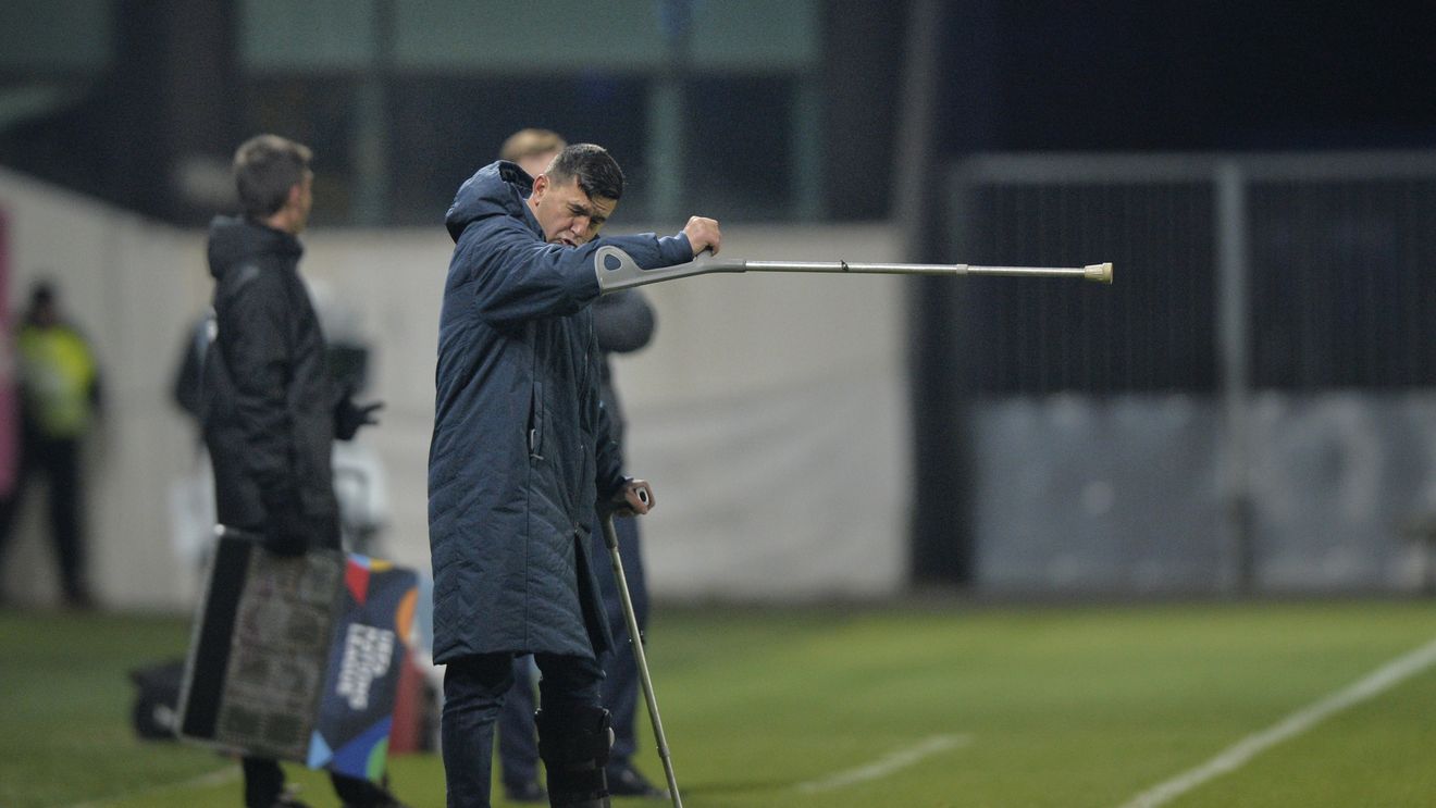 Incompetență, amatorism? Ambele? Stafful României nu a știut că avem nevoie de victorie la 2 goluri cu Muntenegru. Jucătorii care i-au dat de gol, plus gafa lui Contra

