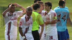 "Arbitrii dau recital cu Rapidul!** Le pare rău, dar rezultatul rămâne!"