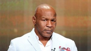 Așa ceva doar el putea planifica! Mike Tyson se bate cu Lennox Lewis, Evander Holyfield și Tyson Fury în acest an, apoi se retrage definitiv!