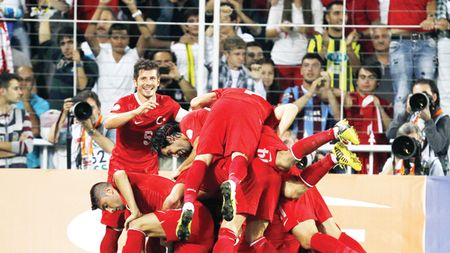 Atenție la atacul otoman! Ucigători în ofensivă, slabi în apărare. Cum își văd turcii echipa