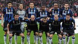 „A aruncat alcool peste foc. Flăcările m-au cuprins și am sărit în piscină”. Colegul lui Chivu de la Inter a povestit cum a fost incendiat din greșeală de un amic