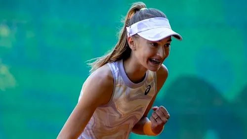 Luna Vujovic este noua Ana Ivanovic din tenisul feminin. Sârboaica de doar 14 ani și-a făcut debutul la profesioniste cu stil