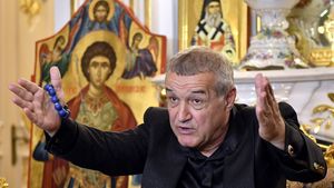 Lovitura pe care Gigi Becali o dă cu un jucător de care nici nu mai știa, probabil, că îl are la FCSB! Meme Stoica anunță noul puști fenomen de la FCSB, pe care patronul poate lua milioane de euro: „Tare mi-e că va fi titular unul din 2007”